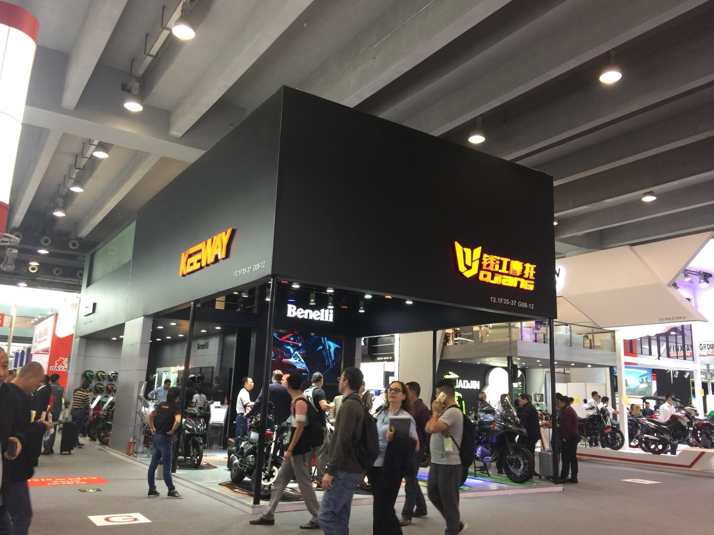 黑色復(fù)古特裝展臺設(shè)計，2021北京國際摩托車展覽會指定展臺搭建商！